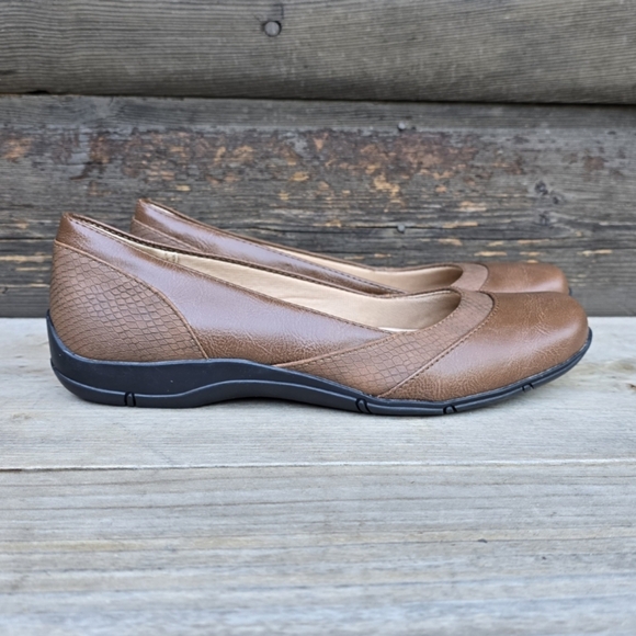 Life Stride NEW!! Deja Vu Vegan Leather, Subtle Snake Print, Comfort Flats 7.5M - Picture 1 of 14